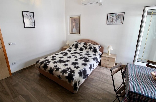 Apartmani Pod lozom Sutomore