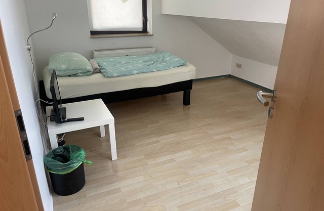 Apartment-Standard-Private Bathroom-Countryside view-Dachgesch.2 Einzelzimmer