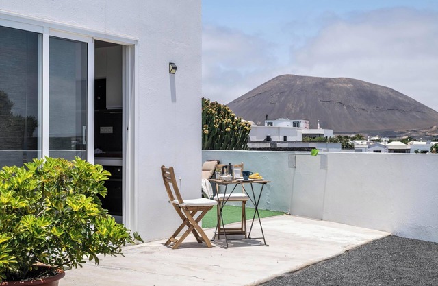 Apartment 'Casa Majina' with Volcano View, Terrace & Wi-Fi