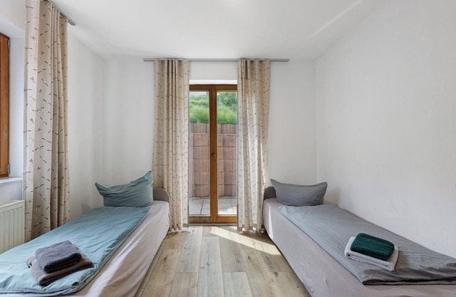 Apartment 'Wohnen Auf Zeit' with Mountain View and Wi-Fi
