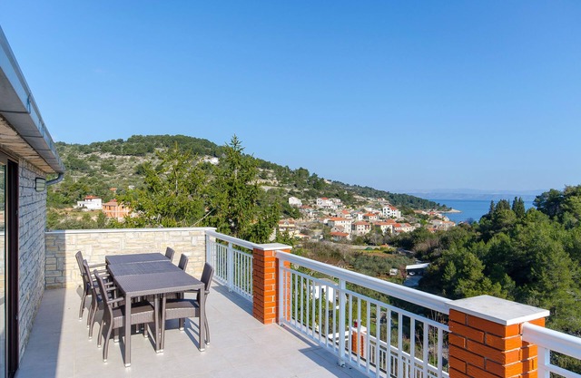 Apartments Drazen (59221-A6) - Stomorska - island Solta