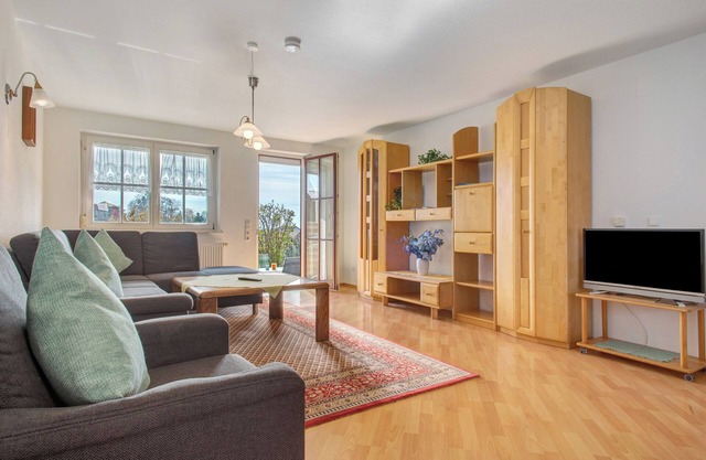 Apartment '1, 80 Qm' with Shared Garden, Balcony and Wi-Fi