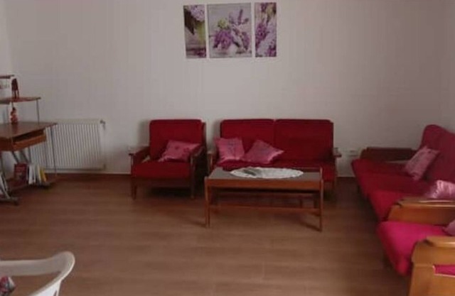 Apartment 10 minutes from the airport S+2 very quiet