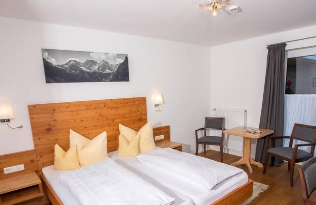 Apartment - 2 bedrooms with shower / WC "1-3" - Gästehaus Sonnenhof - Family Birschel