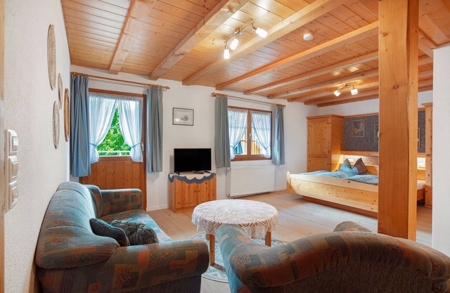 Apartment 2 with Shared Garden, Balcony and Wi-Fi