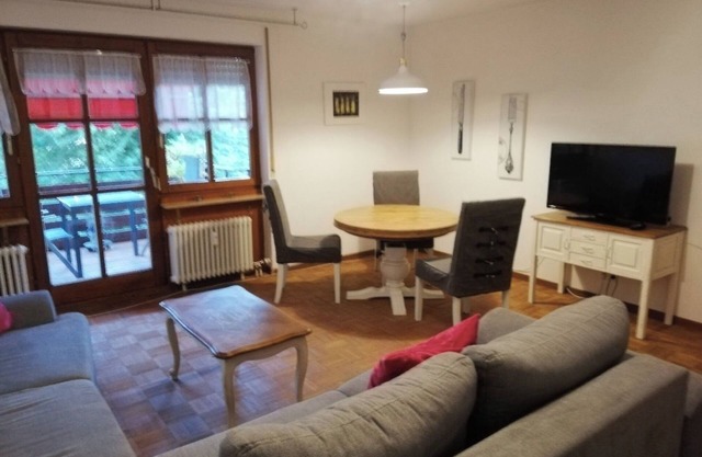 Apartment '2 Zimmer Appartement 43' with Balcony and Wi-Fi