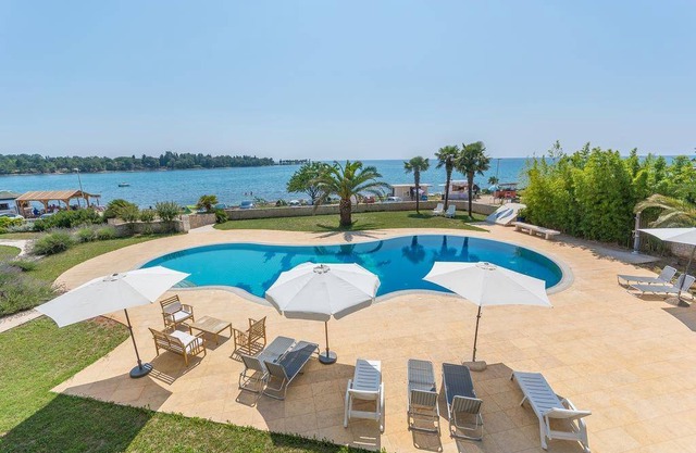 Persons Villa The Sea 
