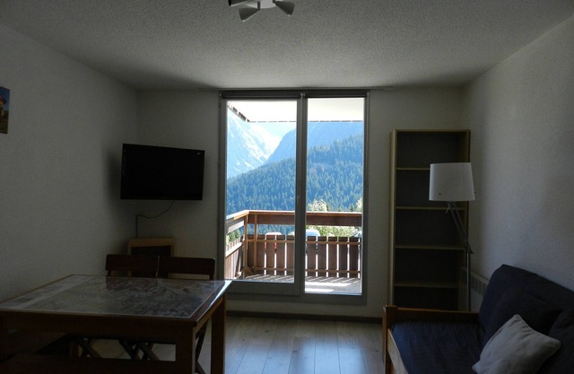Apartment 6 pax, 1 cabin, ski-in/ski-out, balcony, elevator