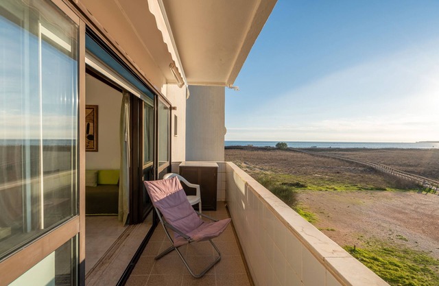 Apartment 'Alvor Beach Front Line Bay' with Sea View, Wi-Fi and Air Conditioning