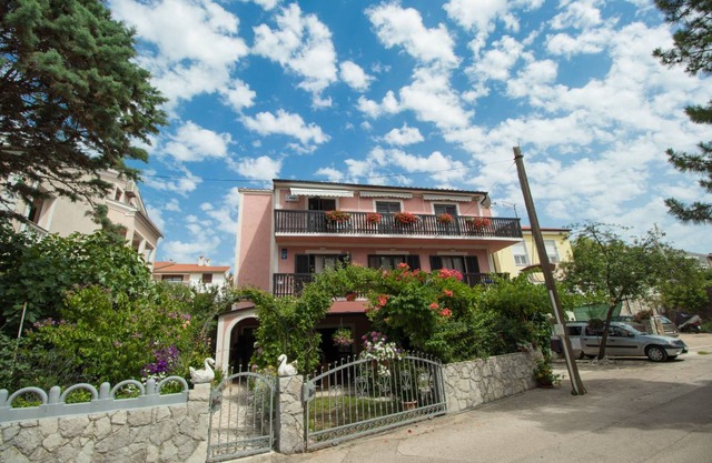 Apartment and Room Marica