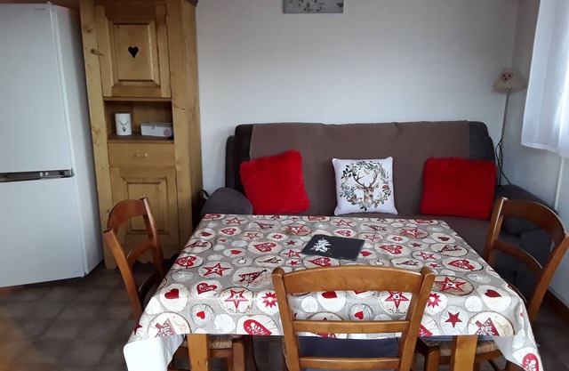 Apartment at the foot of the piste.