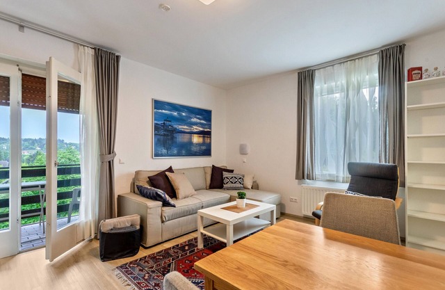 Apartment 'Haus Melanie - Fewo 2' with Mountain View, Shared Garden and Wi-Fi