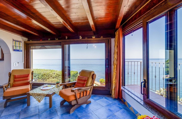 Apartment Azzurra in Direct Beach Location with Air Conditioning & Balcony with Sea View; Parking Available, Small Pets Allowed