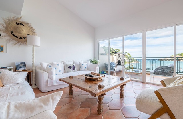 Apartment 'Beachfront Port De Soller' with Private Terrace, Wi-Fi and Air Conditioning