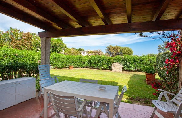 Apartment 'Bilo Oleandro' with Shared Pool, Private Terrace and Air Conditioning