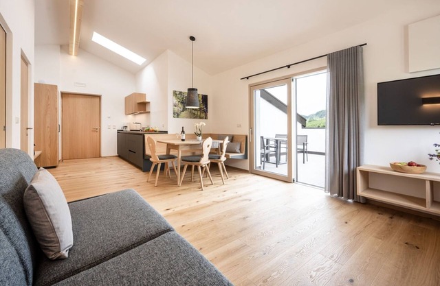 Apartment 'Blauburgunder' with Mountain View, Shared Pool and Wi-Fi