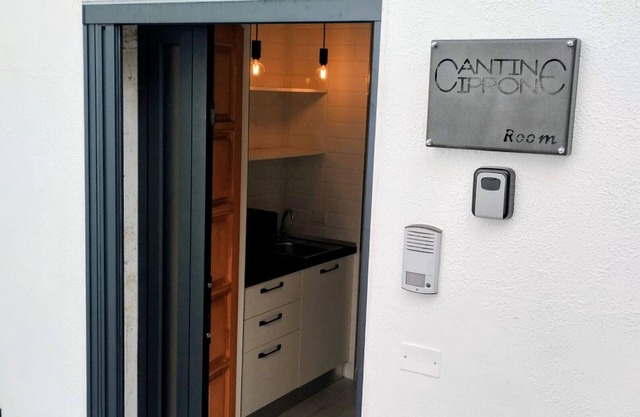 Apartment 'Cantine Cippone Room' with Shared Terrace, Wi-Fi and Air Conditioning