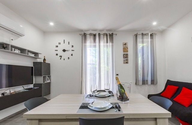 Apartment 'Casa Gioiosa' with Sea View, Wi-Fi and Air Conditioning