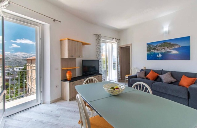 Apartment Castula with Mountain View, Balcony, A/C & Wi-Fi