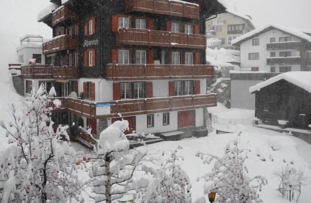 Apartment Chalet Alpenruh in Saas-Fee - 4 persons, 1 bedrooms