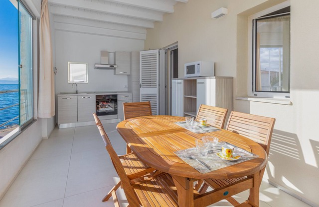 Apartment Cormorani - Appartamento 9 with Sea View, Balcony & Wi-Fi