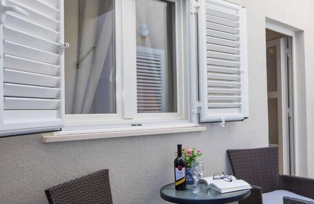 Apartment Dam *close to beach *heart of Lapad