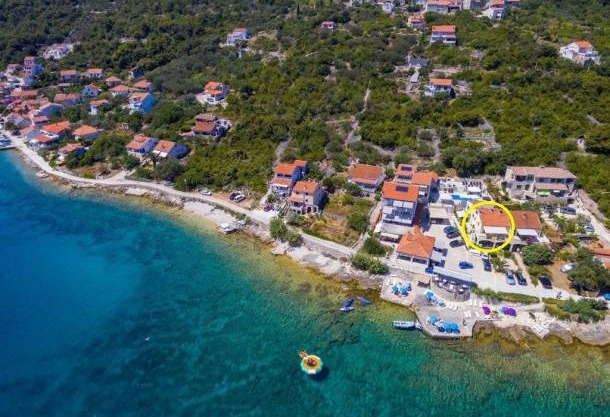 Apartment Davor - 20m from sea : A2 Mali Iz (Island Iz), Zadar riviera
