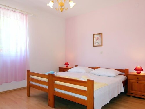 Apartment Dorka (RAB303) in Rab/Rab - 6 persons, 3 bedrooms