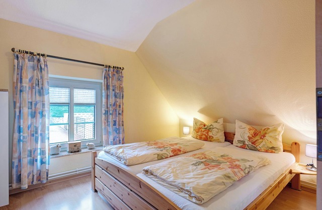 Apartment 'Ebbe Und Flut' with Shared Garden and Balcony