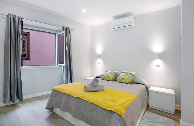 Apartment 'Família Dória Nóbrega T0' with Wi-Fi and Air Conditioning