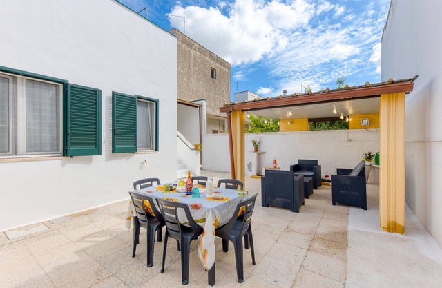 Apartment 'Fefè' with Private Terrace, Wi-Fi and Air Conditioning