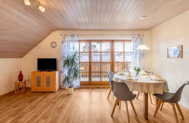 Apartment 'Ferienhaus Toni Käppelesblick' with Shared Terrace, Shared Garden and Wi-Fi