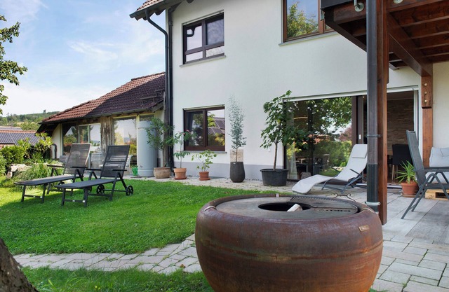 Apartment 'Fewo Fuchs' with Private Terrace, Shared Garden and Wi-Fi