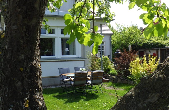 Apartment "Fiete"- Alte Büdnerei- in a quiet location with a beautiful garden near the beach