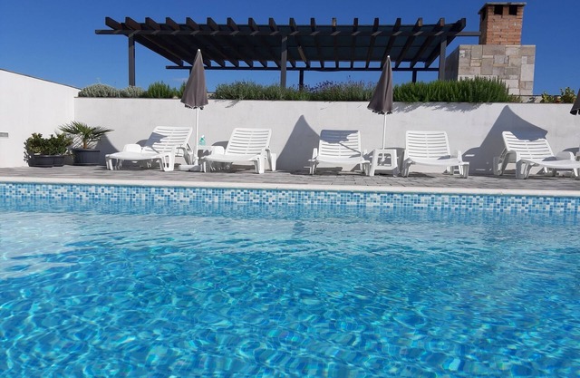 Apartment for 4-6 persons with sea view and pool use