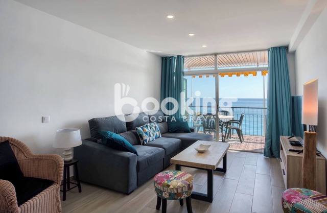 APARTMENT FOR 5 PEOPLE ON THE FRONT OF THE SEA