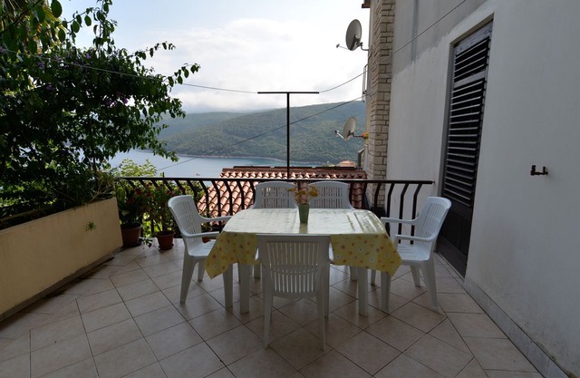 Apartment for 5 people with 2 bedrooms and 1 additional bed (ID 1564)