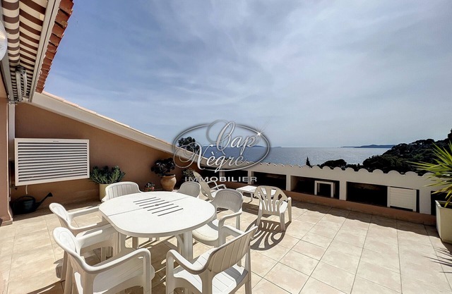 Apartment with terrace and sea view near Rayol Beach