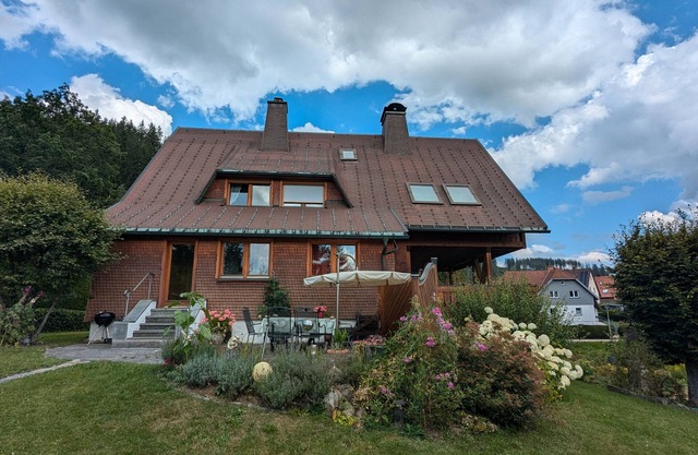Apartment 'Hüsli' with Mountain View, Shared Terrace and Wi-Fi