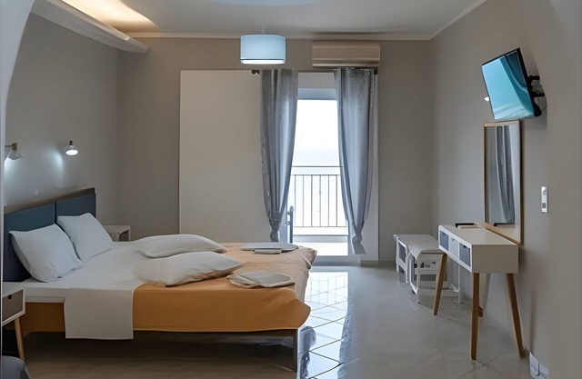 Apartment In A Hotel 'Ermioniroom 1' with Sea View, Wi-Fi and Air Conditioning