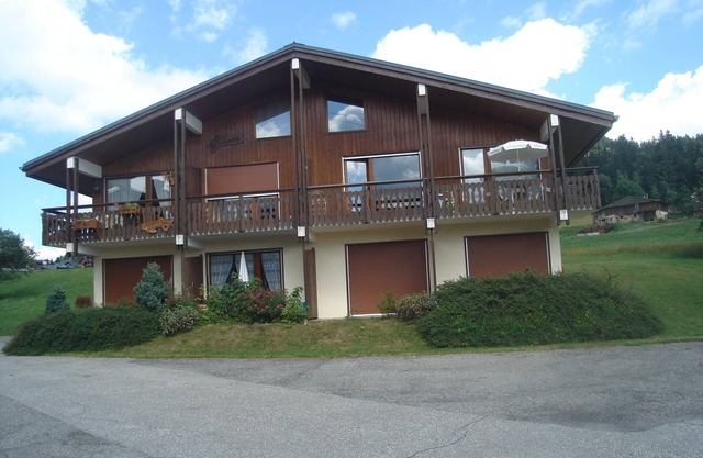 Apartment in a small one-storey apartment building close to the village center