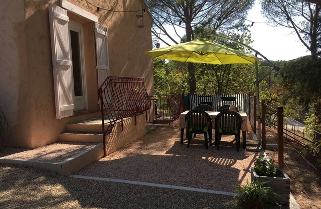 Apartment in a villa - under the pine trees - very quiet - 6 people
