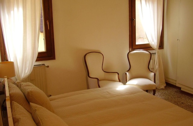 Apartment in Dorsoduro (with terrace) CIN: IT027042C2985BDBQQ