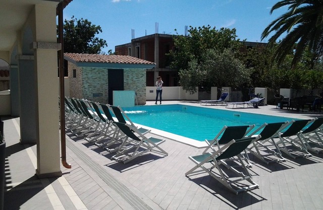 Apartment in exclusive residence with swimming pool 900 meters from the sea