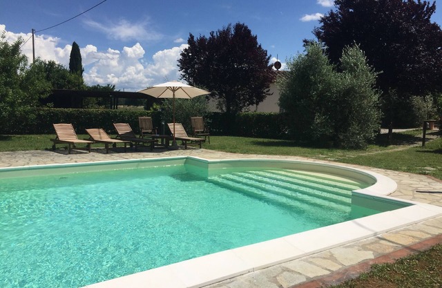 Apartment in farmhouse with beautiful swimming pool