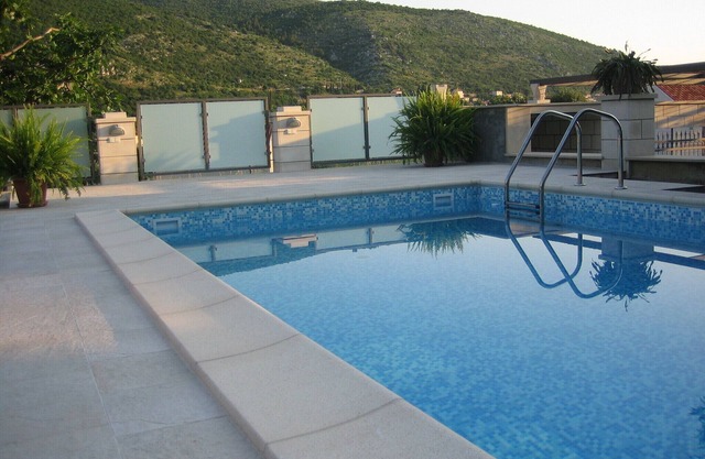 Apartment in Dubrovnik with swimming pool and sea view (A4)