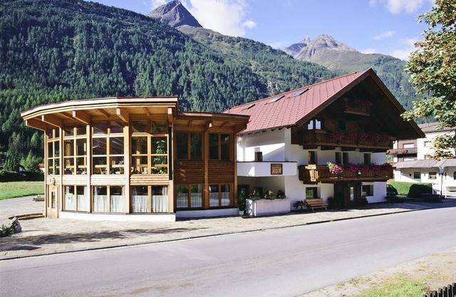 Apartment in Huben near Ski Slopes