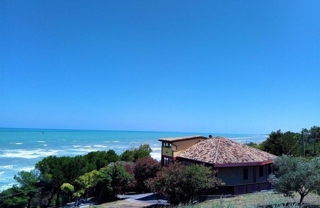 Apartment in villa facing the sea - Yellow Apartment