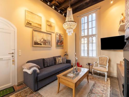 Apartment in Kruibeke Wissekerke Castle, cleaning included