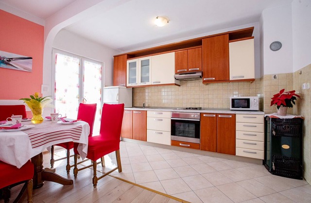 Apartment in Lopar with Terrace, Air condition, WIFI, Washing machine (4360-3)